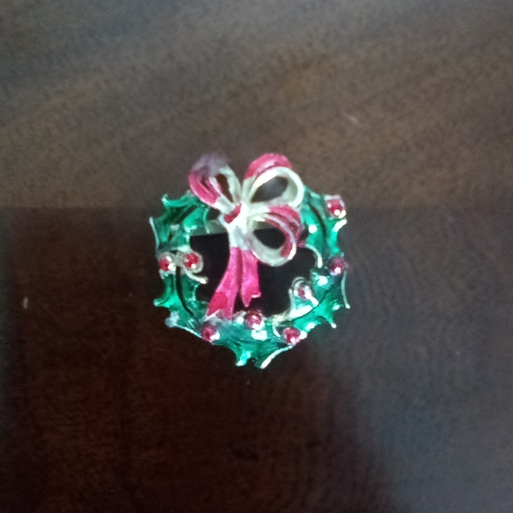CHRISTMAS WREATH BROOCH WITH‎ BOW